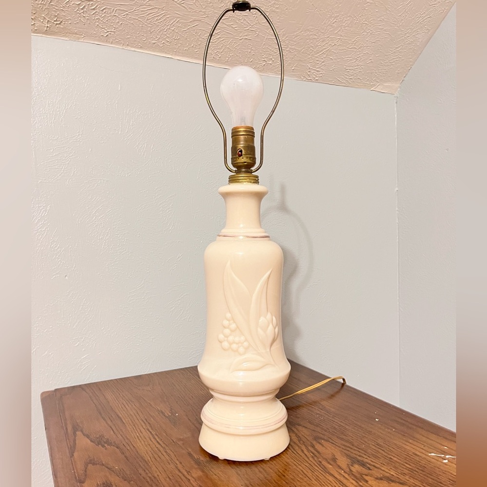 VTG Aladdin Electric alacite lamp 50’s milk glass 28”